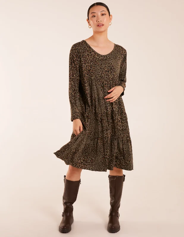 Round Neck Animal Print Tiered Oversized Tunic Dress Best floral dresses for curvy figures